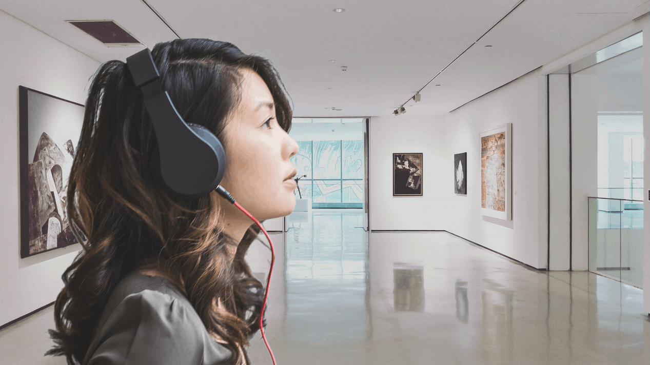 emptygallery_withgirl-Recovered girl in gallery